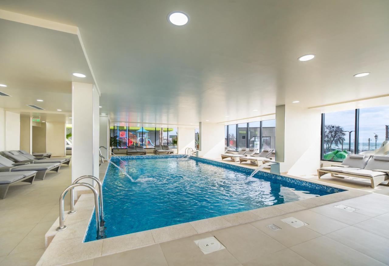 Glamour Red Apartment 22 In Spa Pool Resort Mamaia Luaran gambar