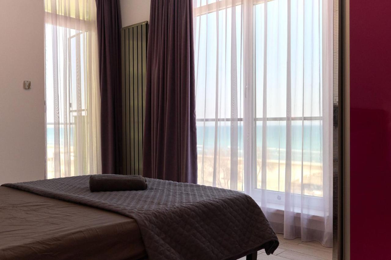 Glamour Red Apartment 22 In Spa Pool Resort Mamaia Luaran gambar