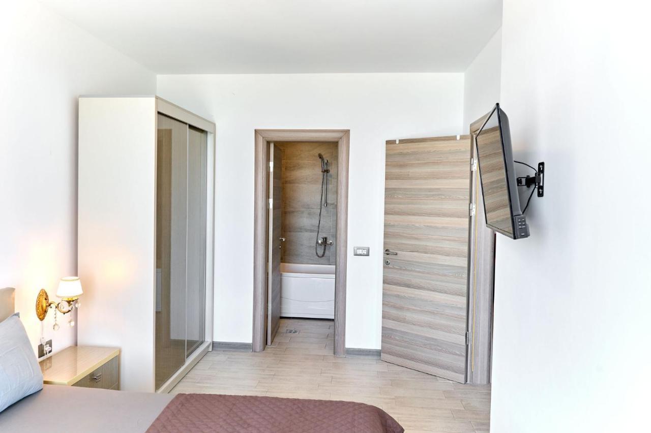 Glamour Red Apartment 22 In Spa Pool Resort Mamaia Luaran gambar