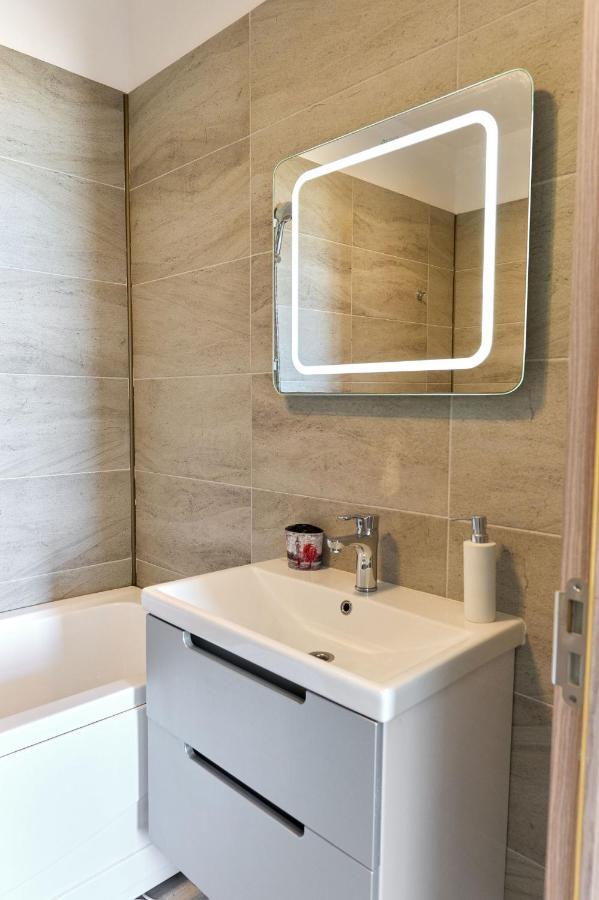 Glamour Red Apartment 22 In Spa Pool Resort Mamaia Luaran gambar